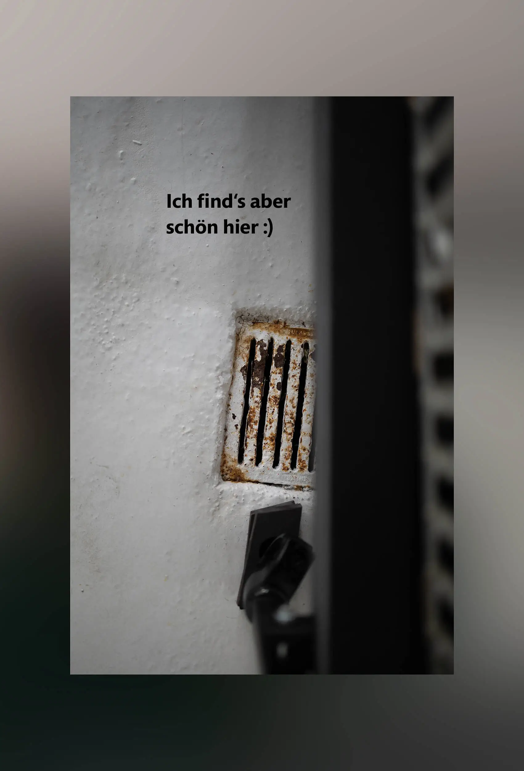Abfluss mit Rostansatz.