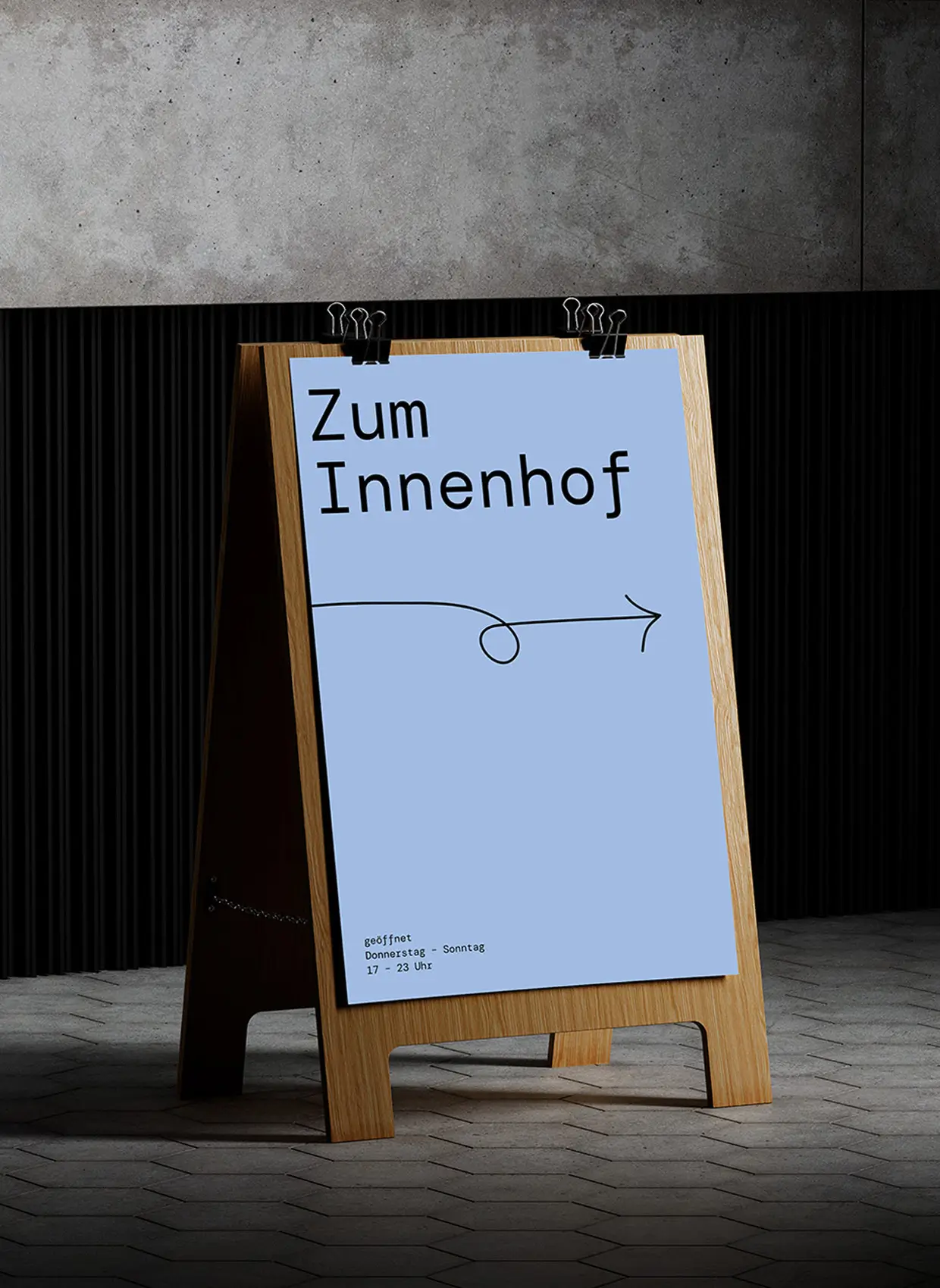 Aufsteller mit blauem Plakat "Zum Innenhof" von Blauer Hase